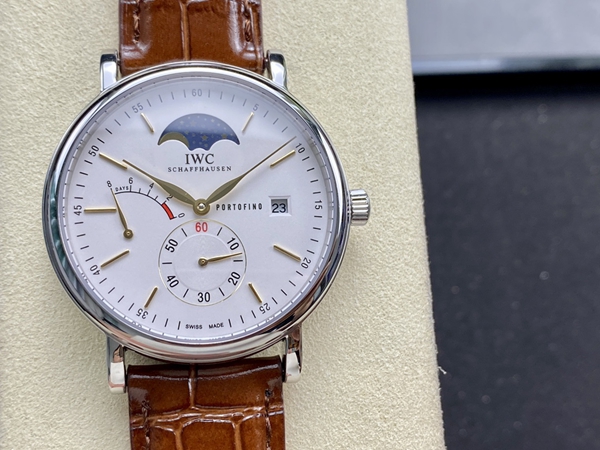 アイ・ダブリュー・シー正面デザイン